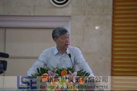 李培根院士上台演讲